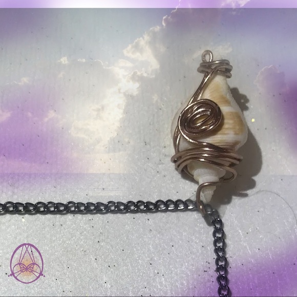 Speckled Creamsicle Drill Shell Necklace - Picture 2 of 4